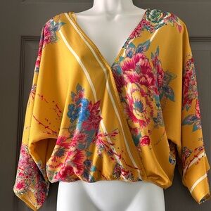 Flying Tomato Top Yellow w/ a large floral print Sz Small